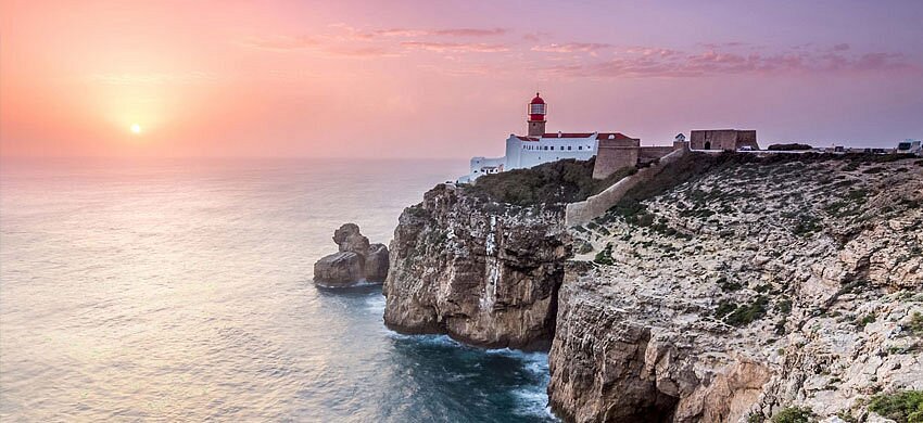 Eksplorasi Keindahan Mercusuar dan Pantai di Portugal: Algarve dan Lisbon