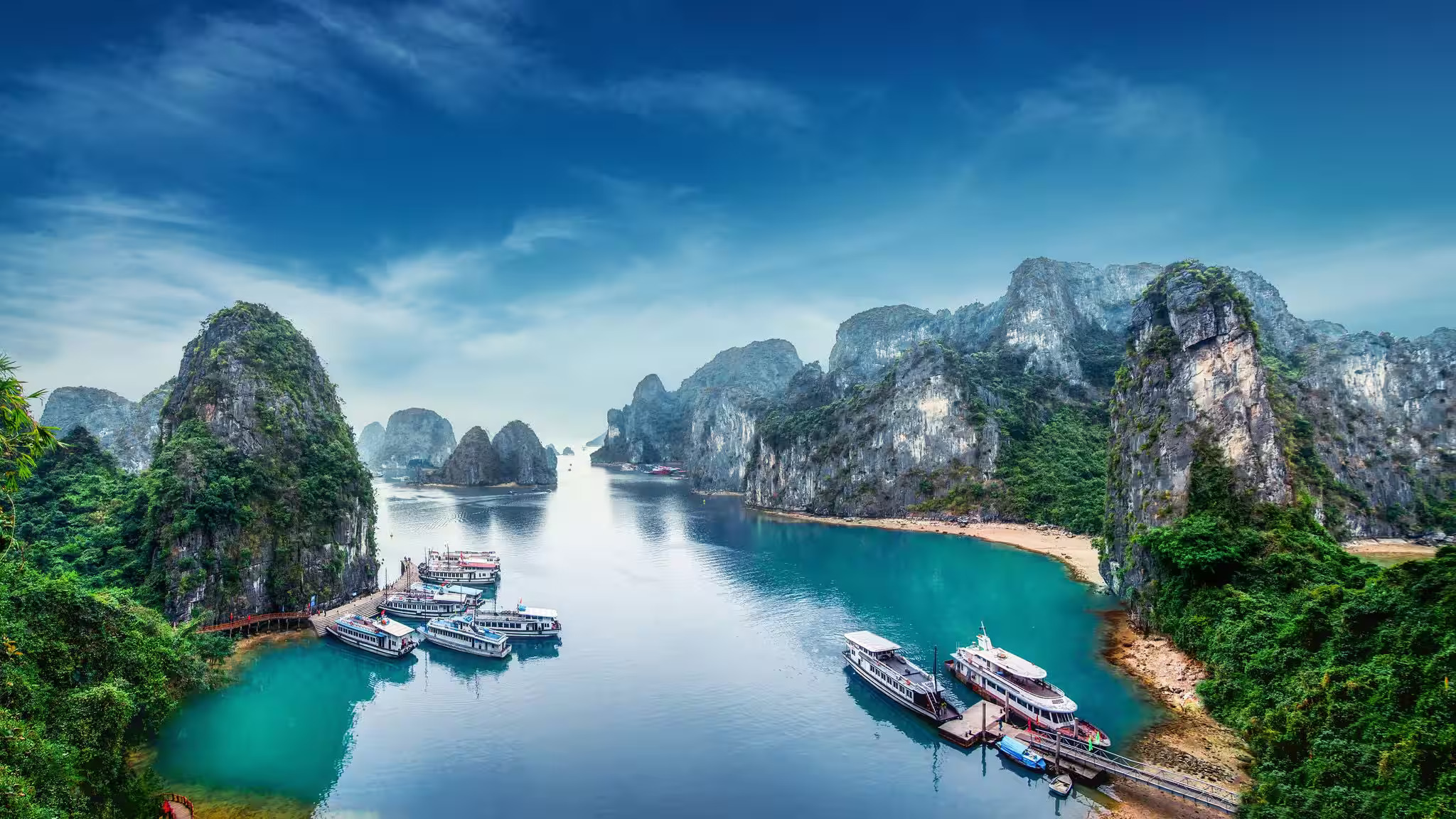 Eksplorasi Budaya dan Alam di Vietnam: Hanoi dan Halong Bay